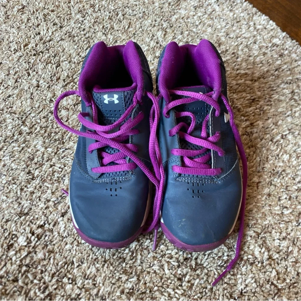 Under Armour Girls Basketball Shoes Youth Size 13 High Top - Picture 2 of 6